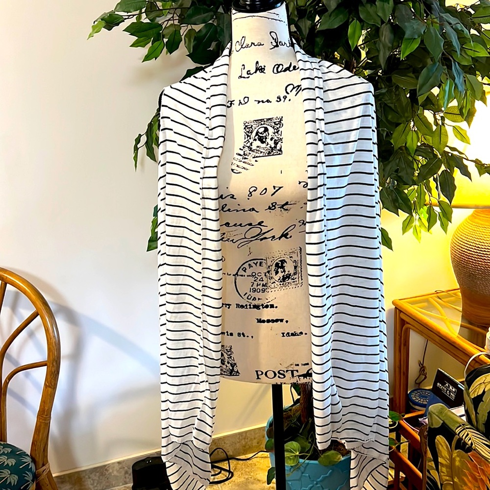 Design by Olivia Women’s Lightweight Sleeveless Draped Open Front Vest EUC